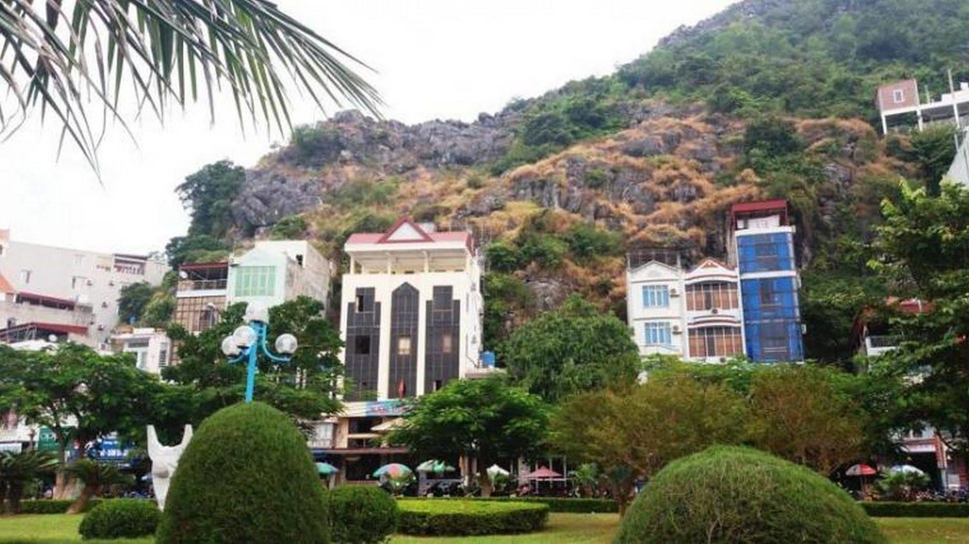 โรงแรมนาม เฟือง Dong Khe Sau ภายนอก รูปภาพ